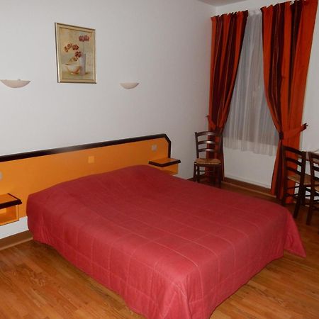 Logis Hotel Saint-Hubert Кур-Шеверни Номер фото