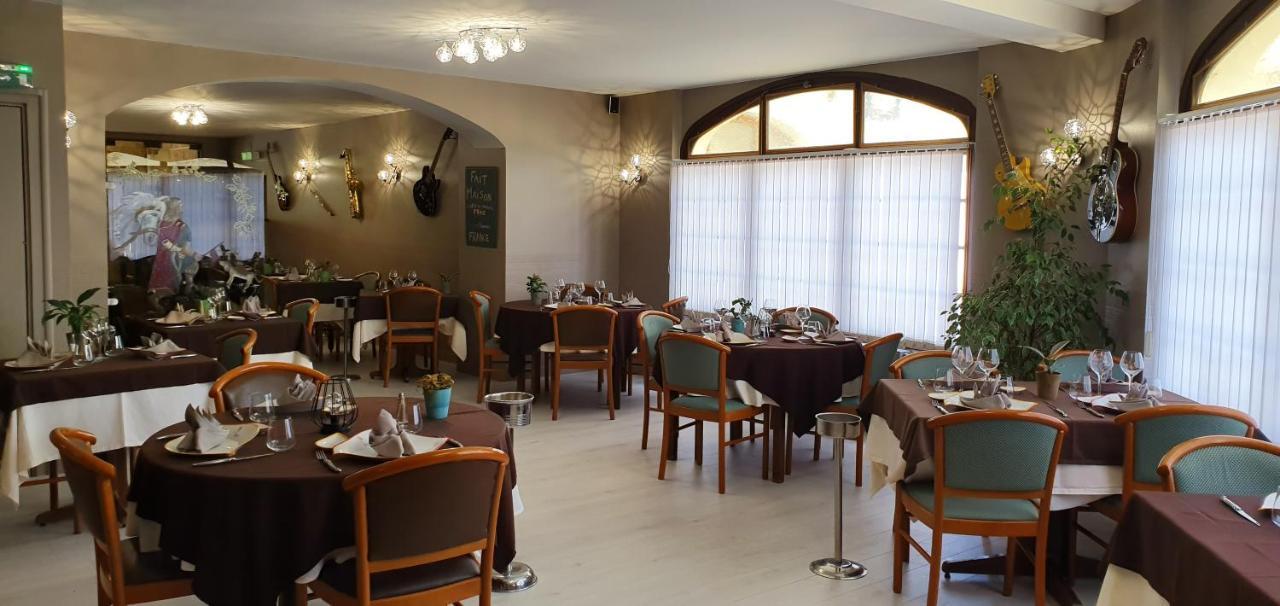 Logis Hotel Saint-Hubert Кур-Шеверни Экстерьер фото