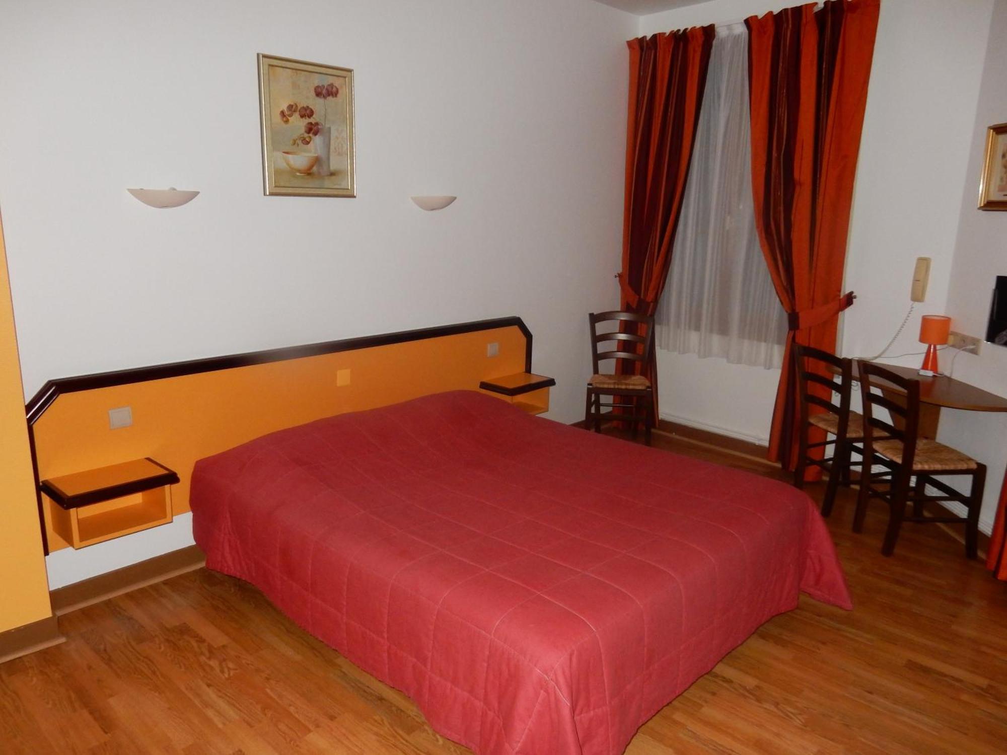 Logis Hotel Saint-Hubert Кур-Шеверни Номер фото