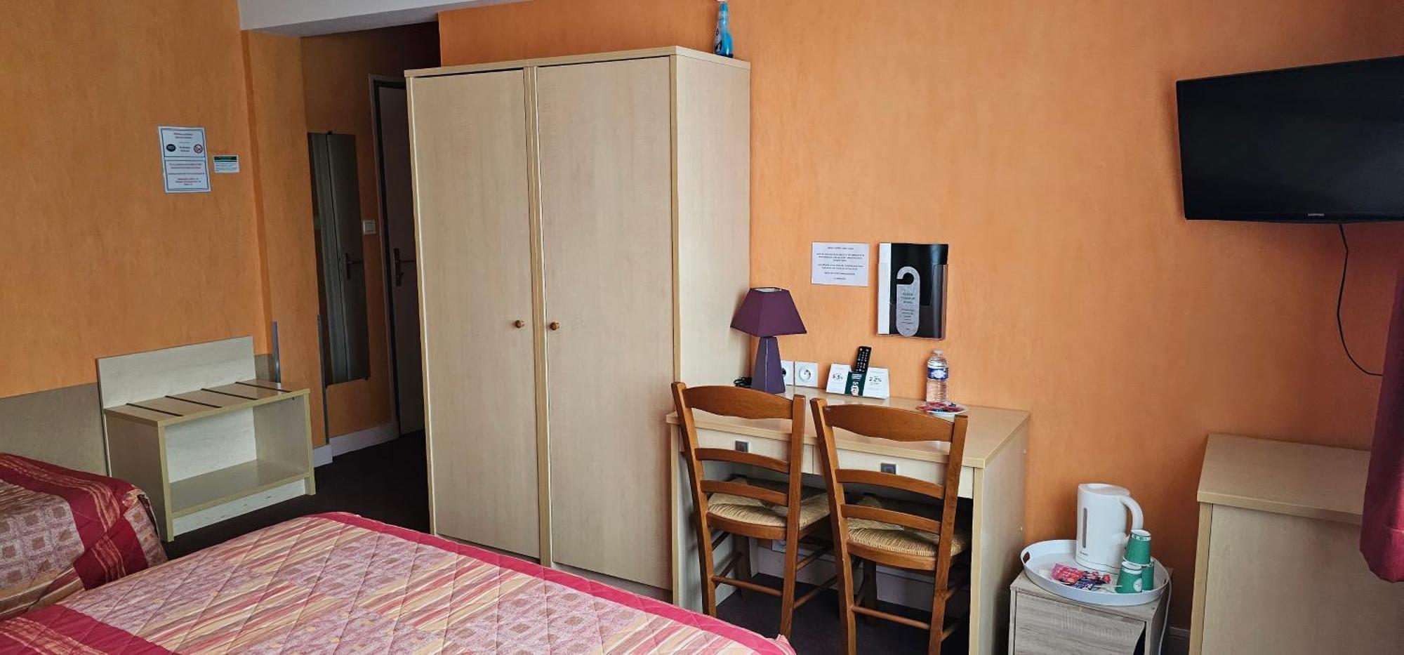 Logis Hotel Saint-Hubert Кур-Шеверни Экстерьер фото