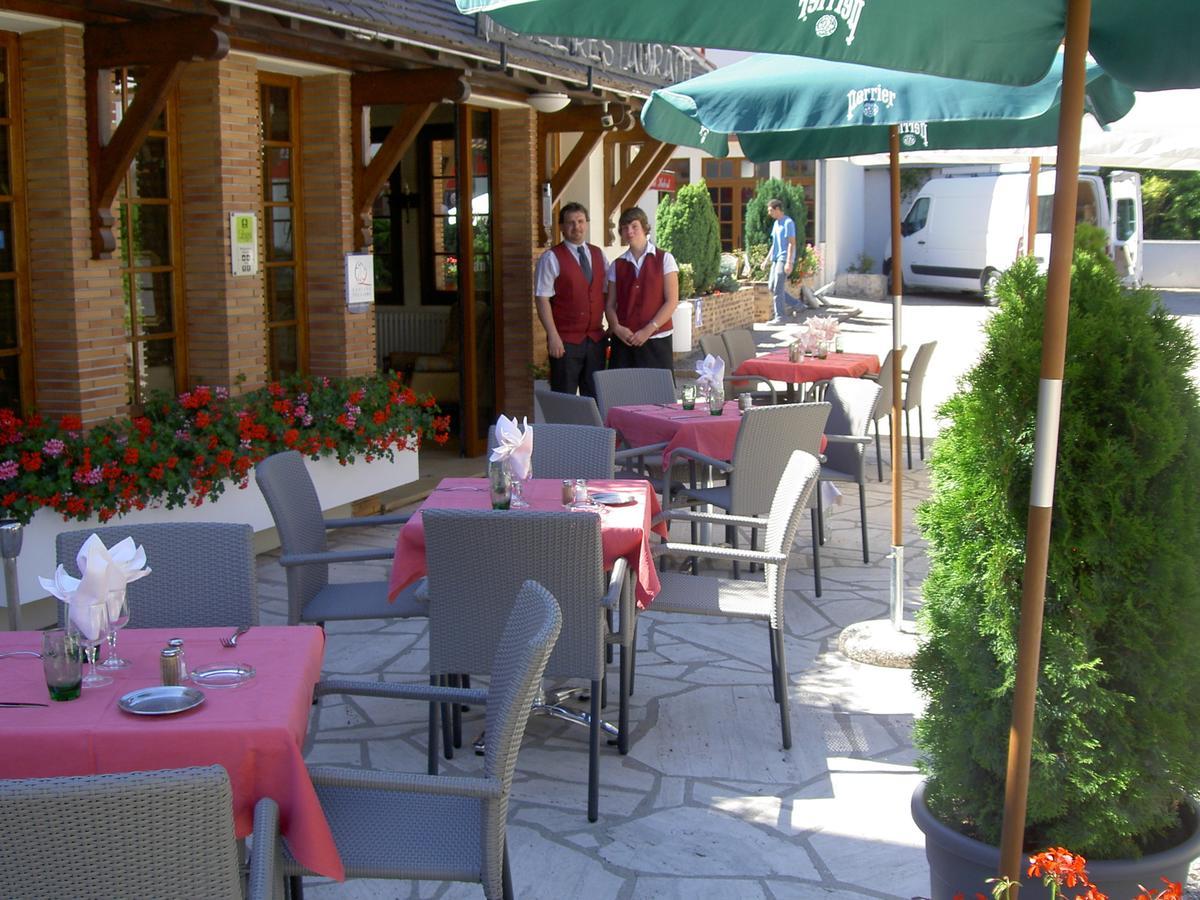 Logis Hotel Saint-Hubert Кур-Шеверни Экстерьер фото