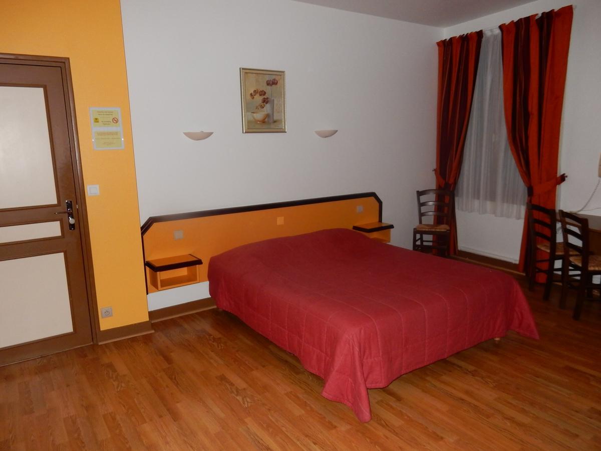Logis Hotel Saint-Hubert Кур-Шеверни Экстерьер фото