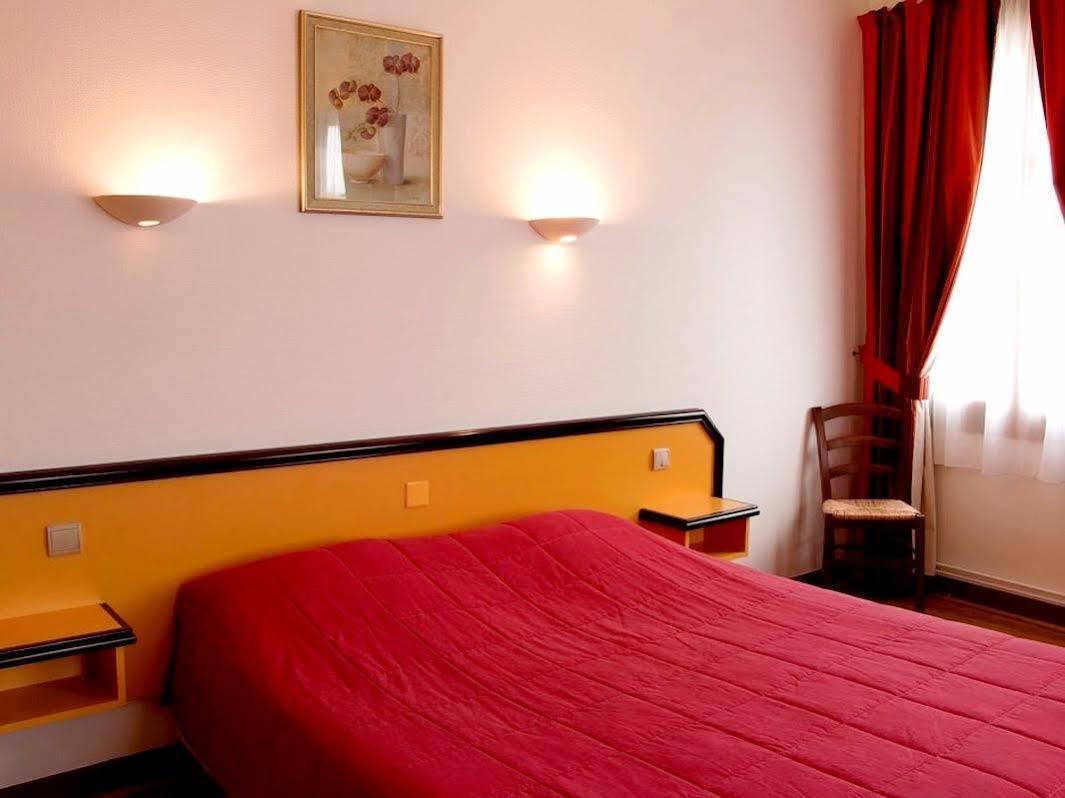 Logis Hotel Saint-Hubert Кур-Шеверни Экстерьер фото