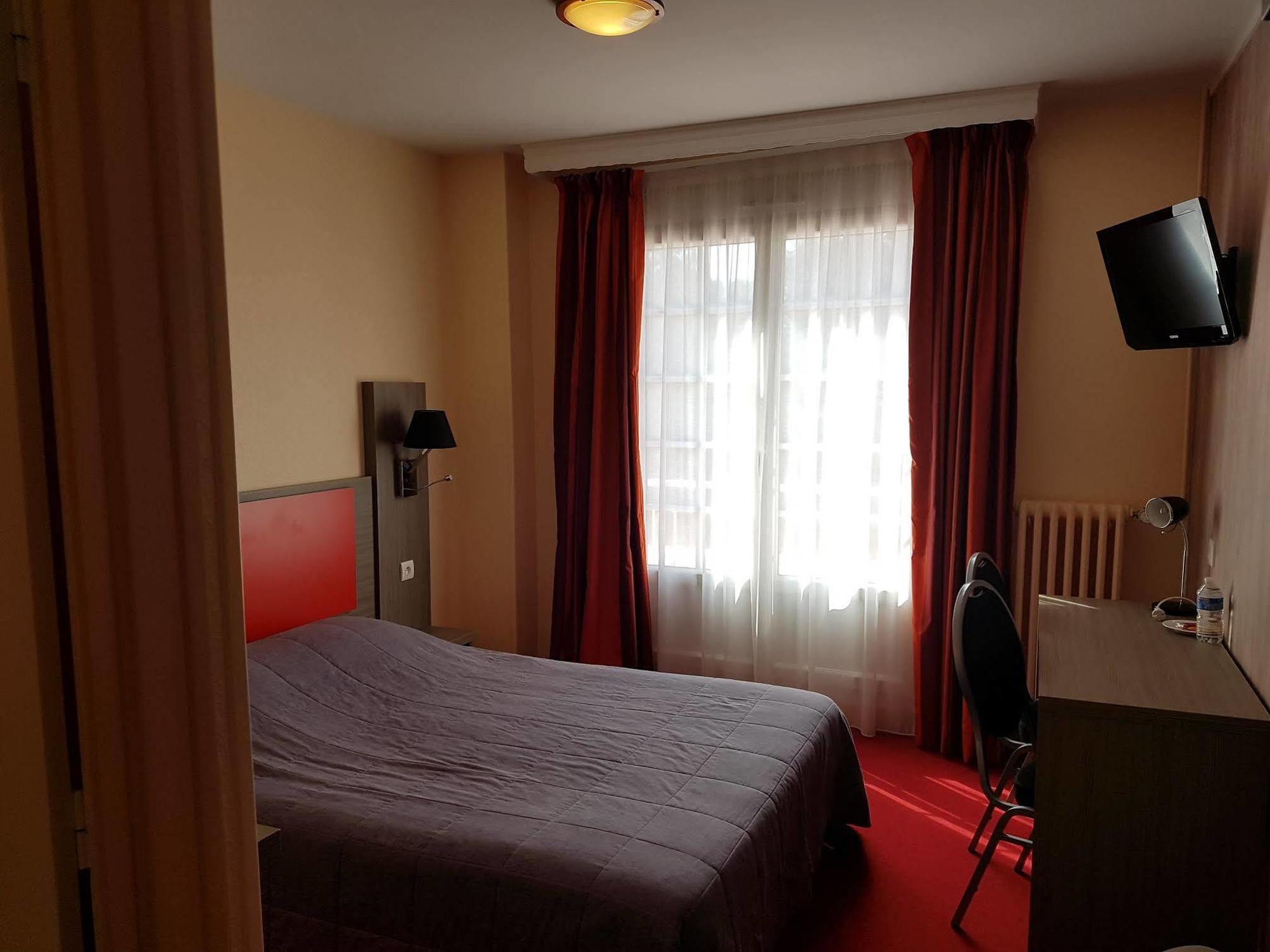 Logis Hotel Saint-Hubert Кур-Шеверни Экстерьер фото