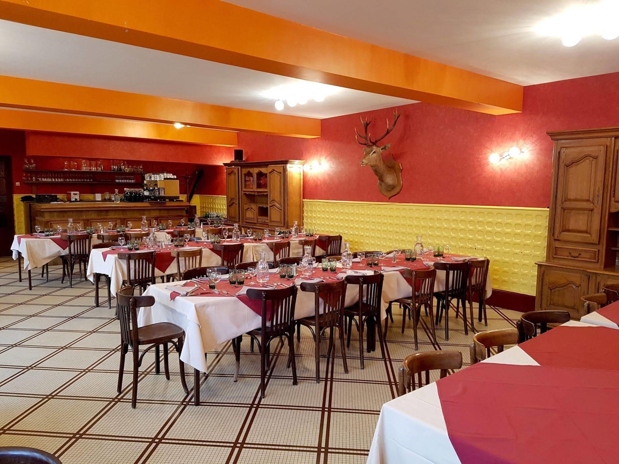 Logis Hotel Saint-Hubert Кур-Шеверни Экстерьер фото